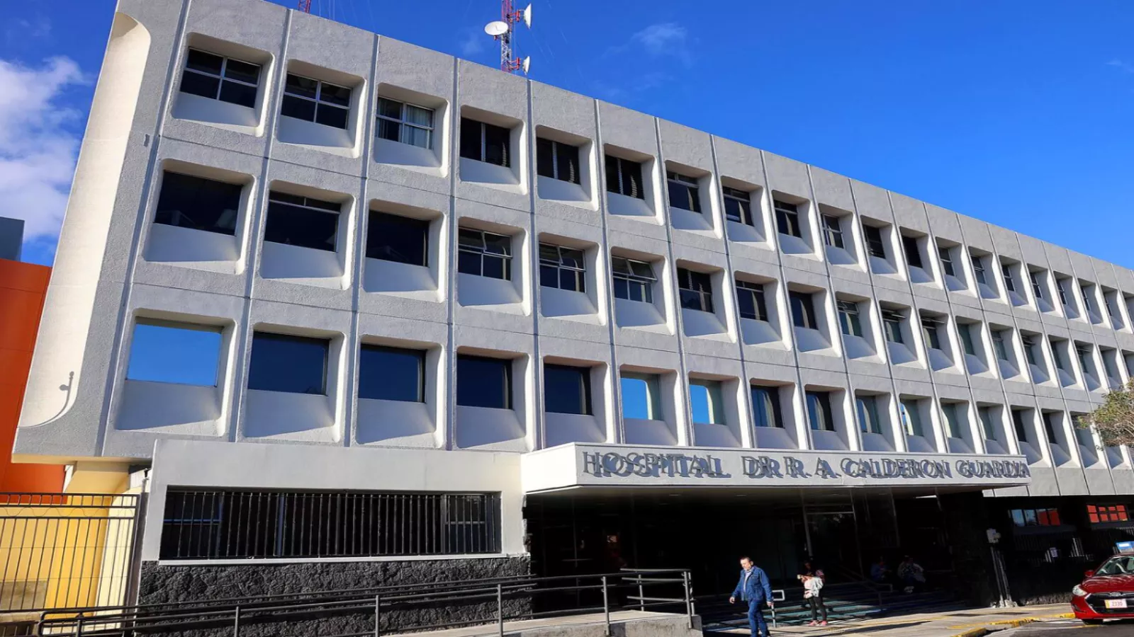 Vista del edificio Hospital Rafael Ángel Calderón Guardia