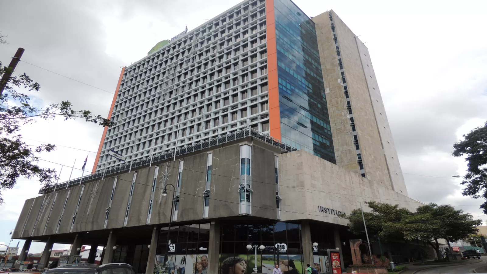 Vista del edificio Instituto Nacional de Seguros